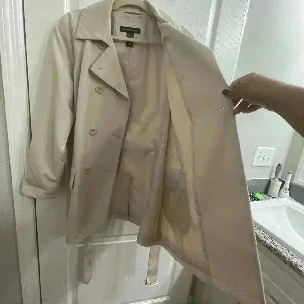 Belted Lightweight Trench Coat - Picture 6 of 10